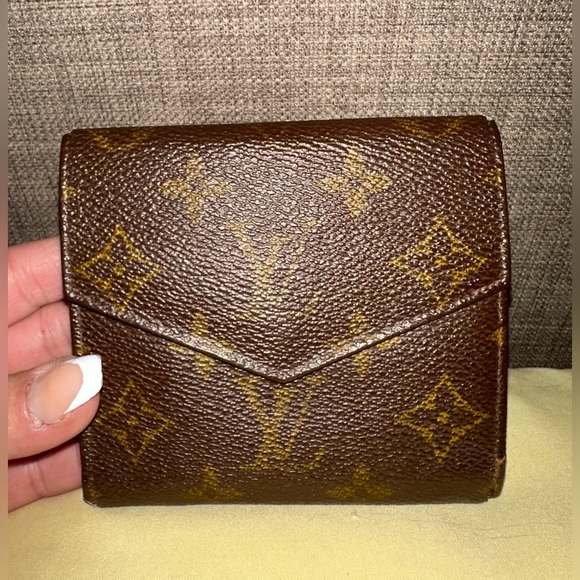 LV 🤎 Trifold With Coin Compartment - Picture 2 of 7